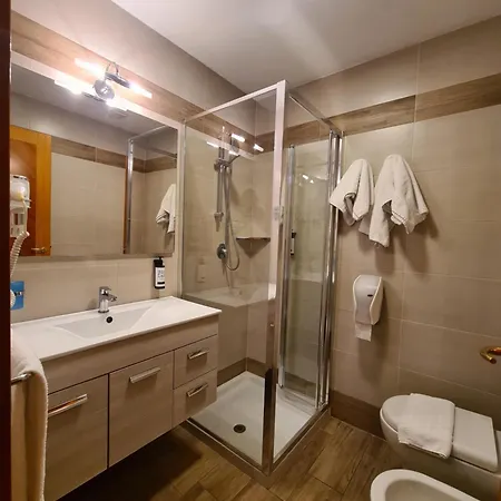 Lenotel Hotel 3*