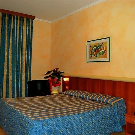 Hotel Lenotel 3*