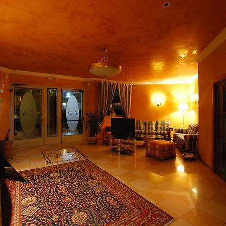 Lenotel Hotel