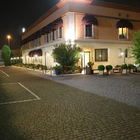 Hotel Lenotel 3*