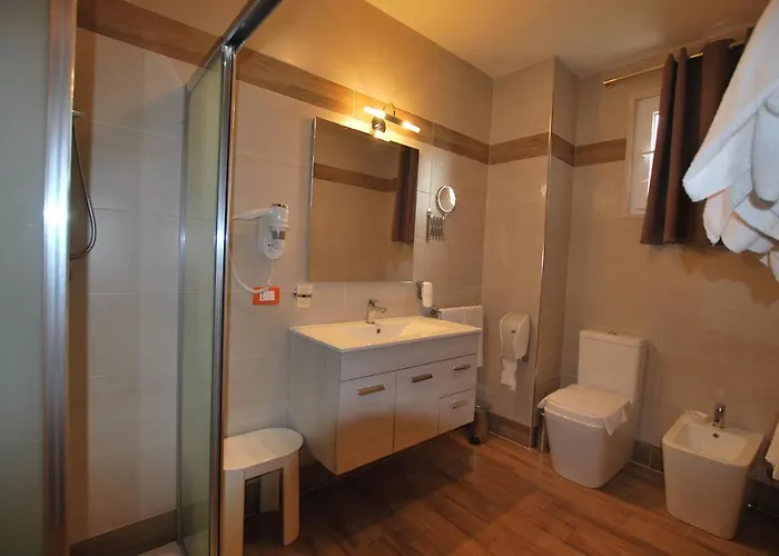 Hotell Lenotel 3*