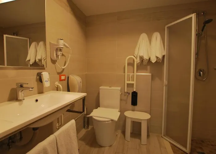 Hotell Lenotel 3*